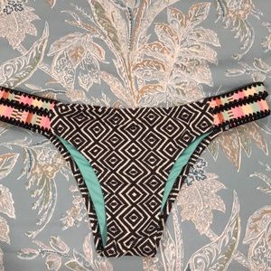 BEAUTIFUL BIKINI BOTTOM!